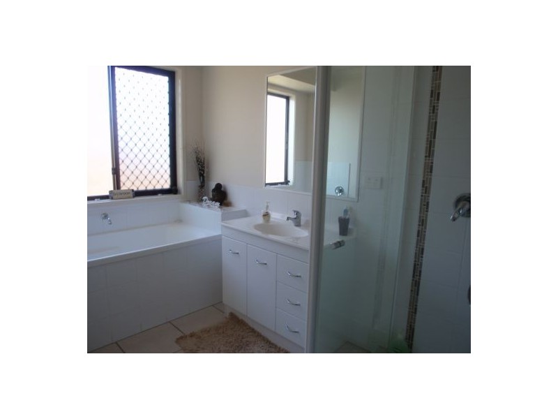 70 Aldgate Crescent, Pacific Pines QLD 4211