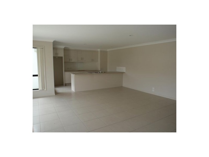 2/99 Wunburra Circle, Pacific Pines QLD 4211