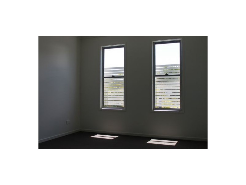 4/119 Eugaree Street, Southport QLD 4215