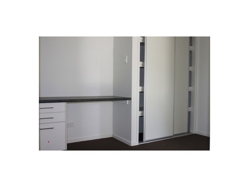 4/119 Eugaree Street, Southport QLD 4215