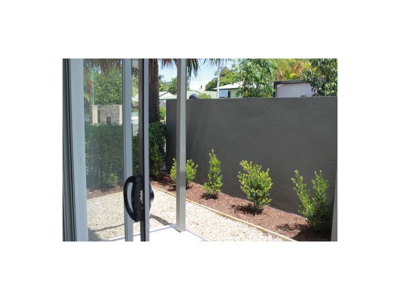 4/119 Eugaree Street, Southport QLD 4215