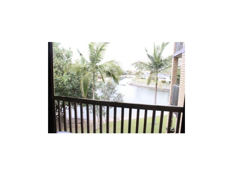 7/18 Sunshine Boulevard, Broadbeach Waters QLD 4218