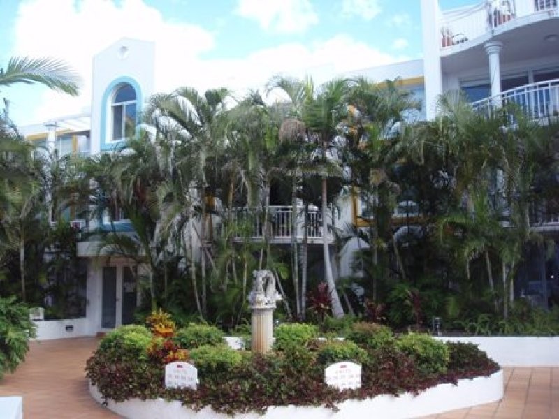 42 “Santorini By The Sea” 28 Chairlift Ave, Nobby Beach QLD 4218