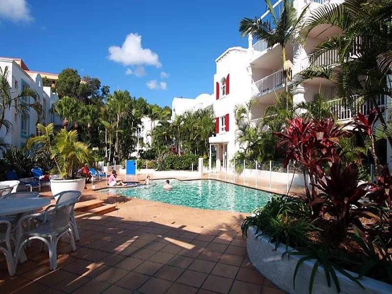 42 “Santorini By The Sea” 28 Chairlift Ave, Nobby Beach QLD 4218