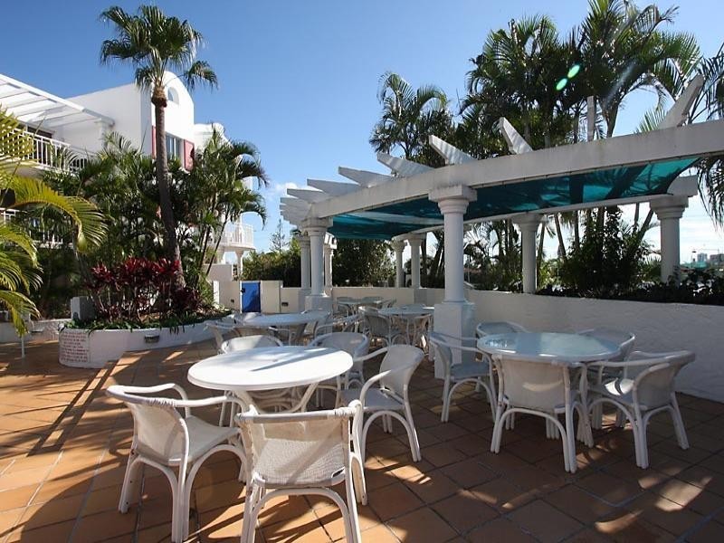 42 “Santorini By The Sea” 28 Chairlift Ave, Nobby Beach QLD 4218