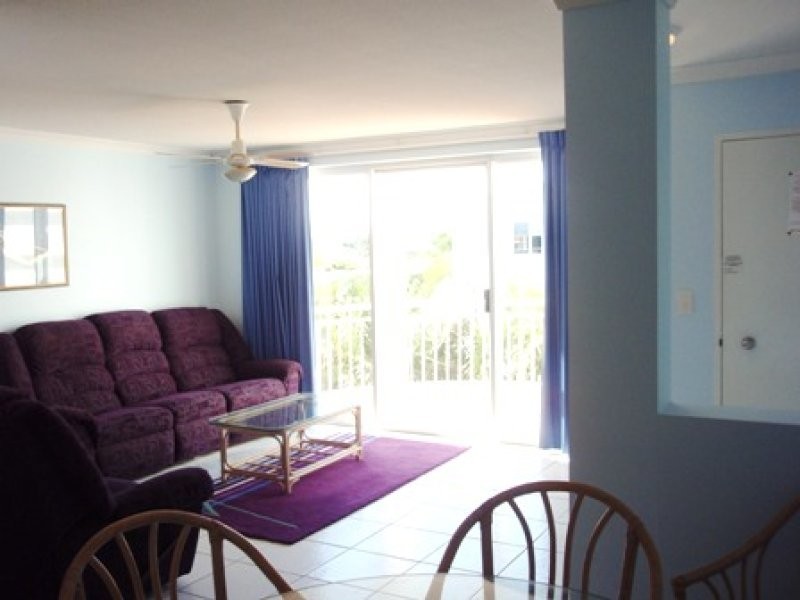 42 “Santorini By The Sea” 28 Chairlift Ave, Nobby Beach QLD 4218