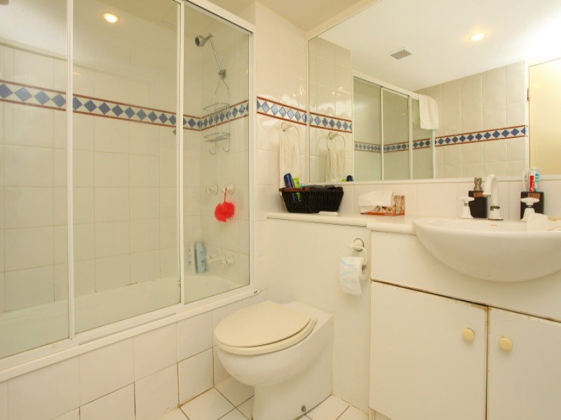 A20 Great Hall Drive, Nobby Beach QLD 4218
