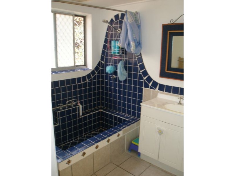 2/23 Anne Avenue, Broadbeach QLD 4218