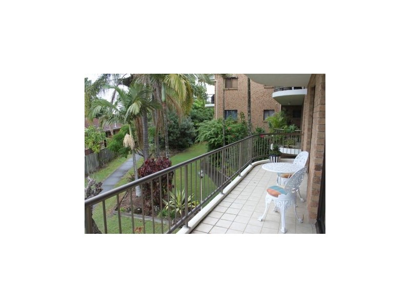 1/13 Christina Crt, Mermaid Waters QLD 4218