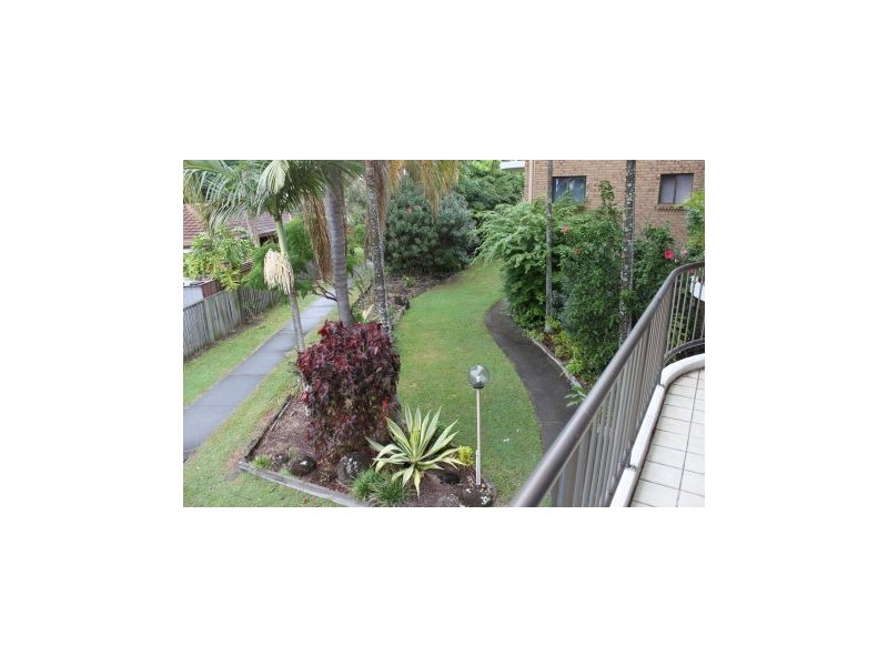 1/13 Christina Crt, Mermaid Waters QLD 4218