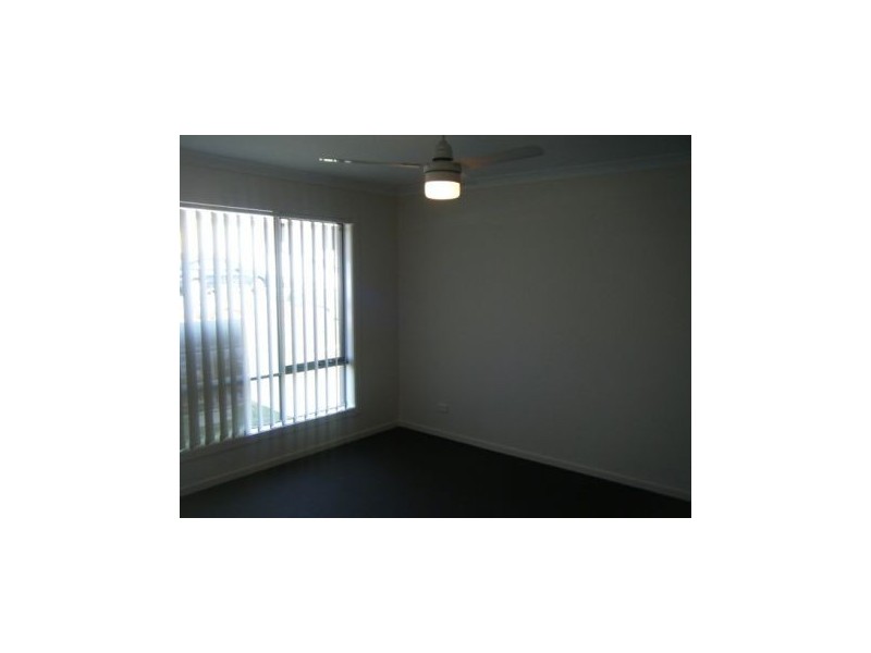 9 Roper Street, Pacific Pines QLD 4211