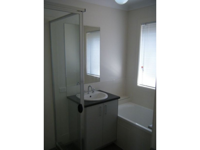 9 Roper Street, Pacific Pines QLD 4211