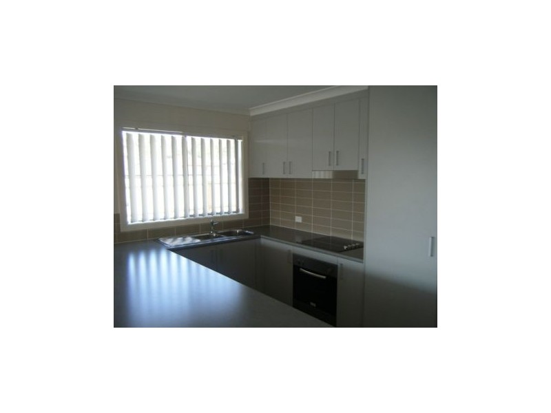 9 Roper Street, Pacific Pines QLD 4211