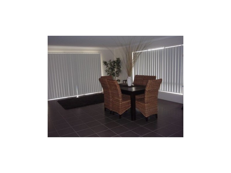 9 Roper Street, Pacific Pines QLD 4211