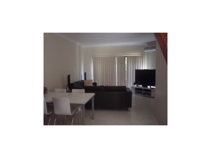 4/141 Cotlew Street, Ashmore QLD 4214