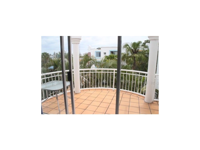 42 “santorini By The Sea” Chairlift Avenue, Nobby Beach QLD 4218