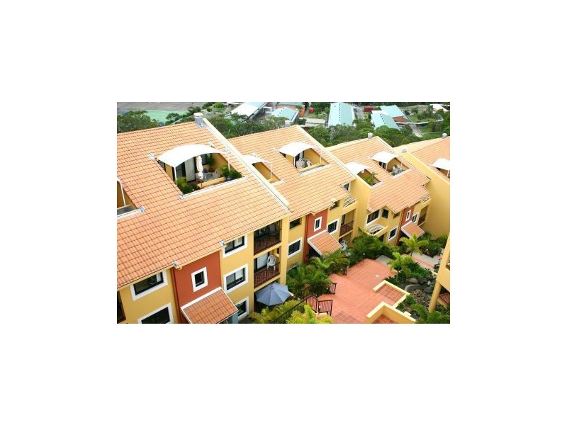 E40 “Magic Mountain” Great Hall Drive, Miami QLD 4220