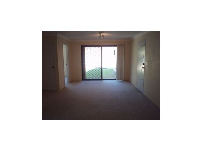 1/5 Christina Court, Mermaid Waters QLD 4218