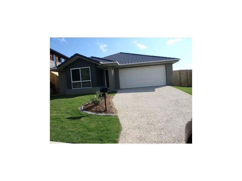 5 Hadrian Place, Pacific Pines QLD 4211