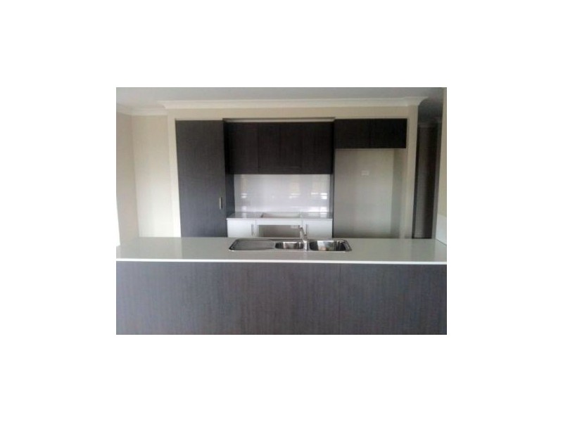 5 Hadrian Place, Pacific Pines QLD 4211