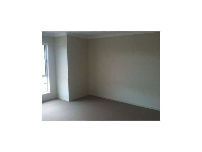 5 Hadrian Place, Pacific Pines QLD 4211