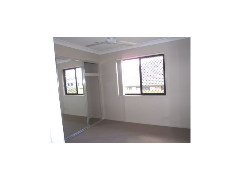 5 Hadrian Place, Pacific Pines QLD 4211