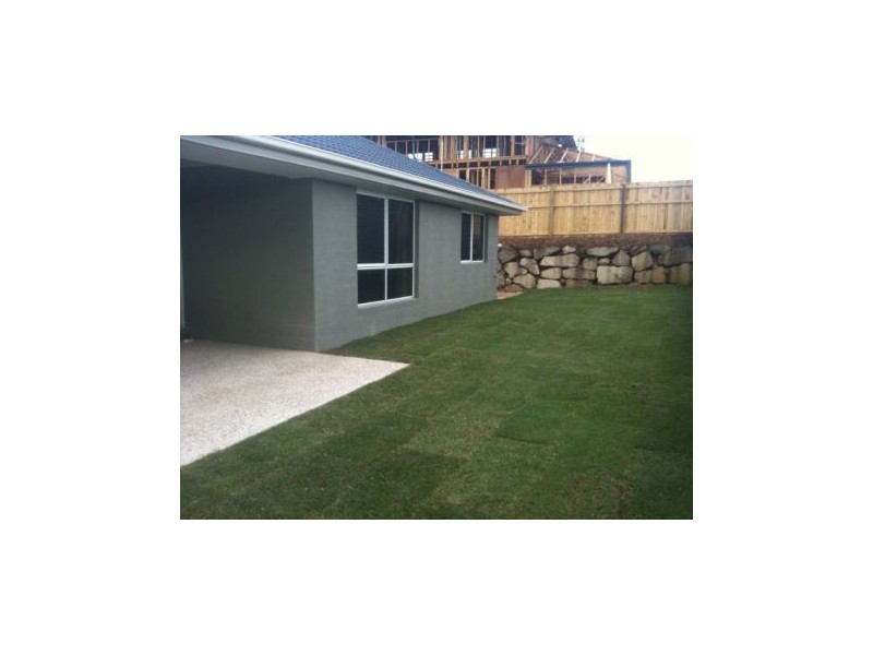 5 Hadrian Place, Pacific Pines QLD 4211