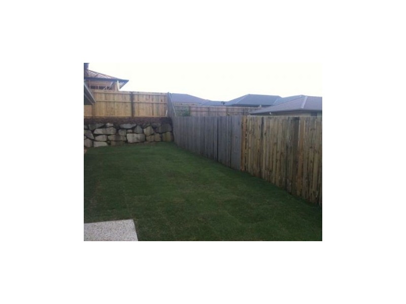 5 Hadrian Place, Pacific Pines QLD 4211