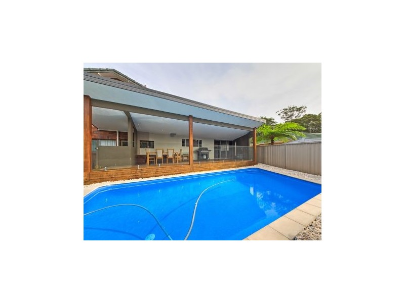 31 Lutana Ave, Miami QLD 4220