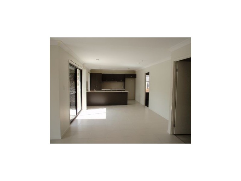 4 Catalunya Court, Pacific Pines QLD 4211