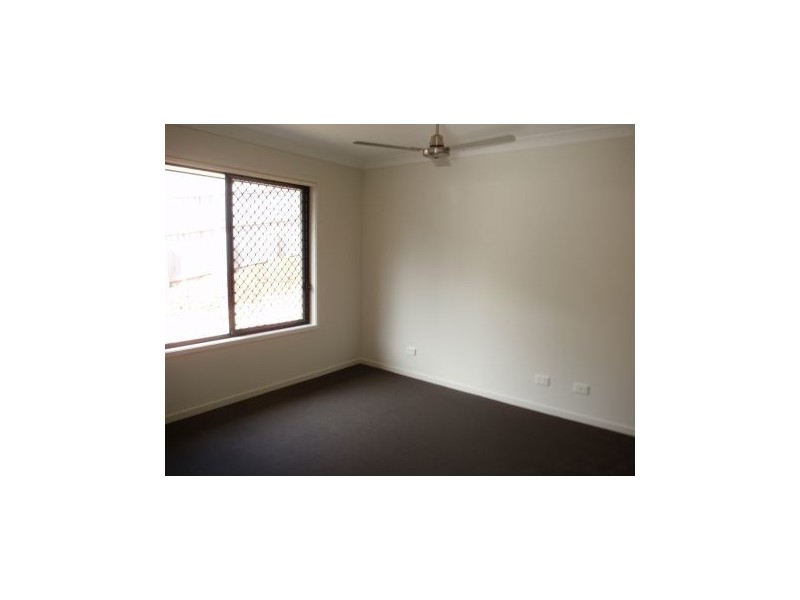 4 Catalunya Court, Pacific Pines QLD 4211