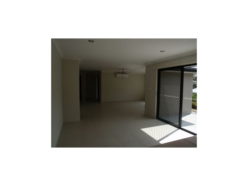 4 Catalunya Court, Pacific Pines QLD 4211