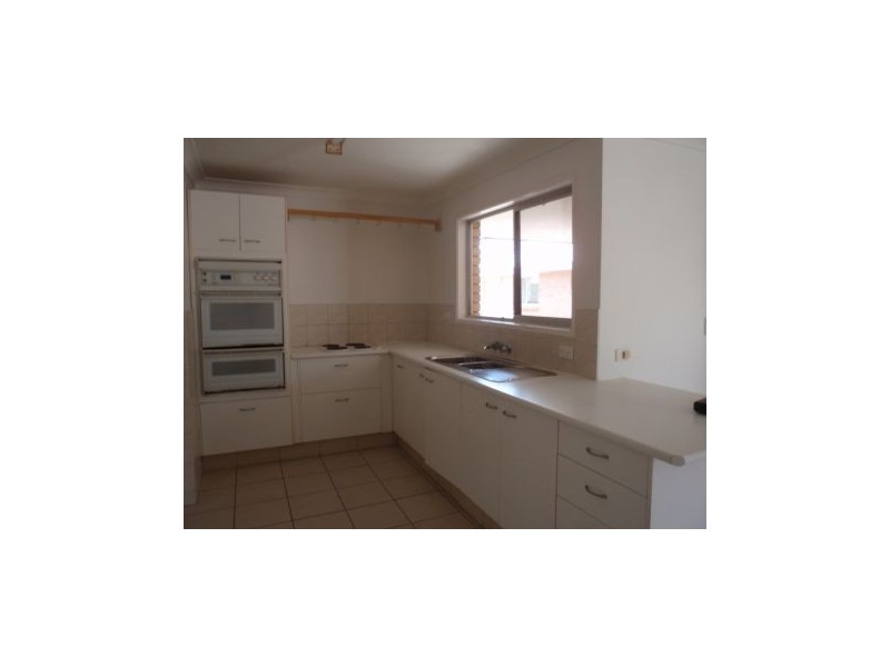 4/18 Anne Avenue, Broadbeach QLD 4218