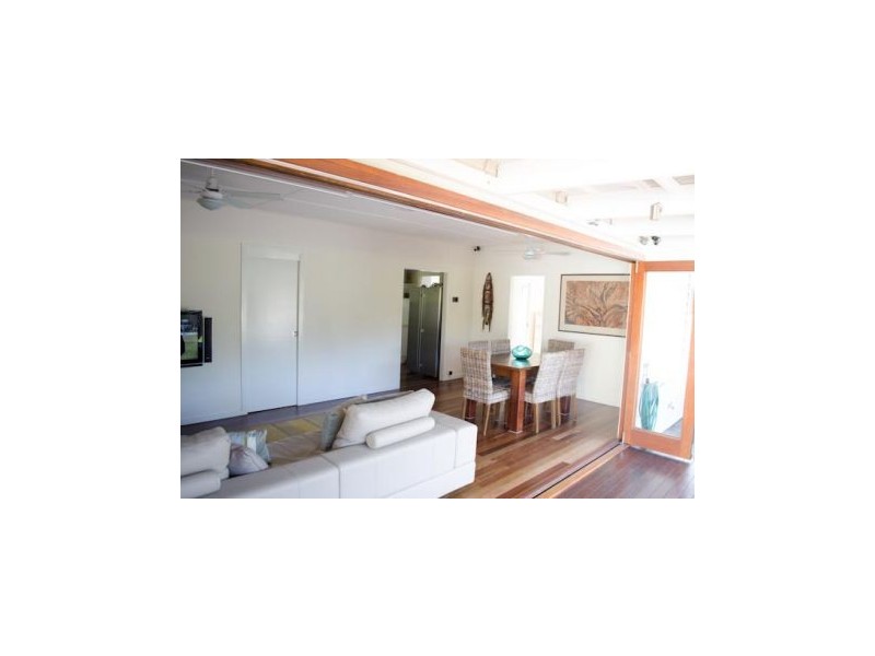 6 Mary Street, Labrador QLD 4215