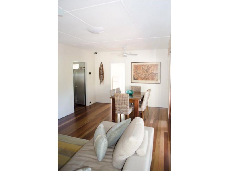 6 Mary Street, Labrador QLD 4215