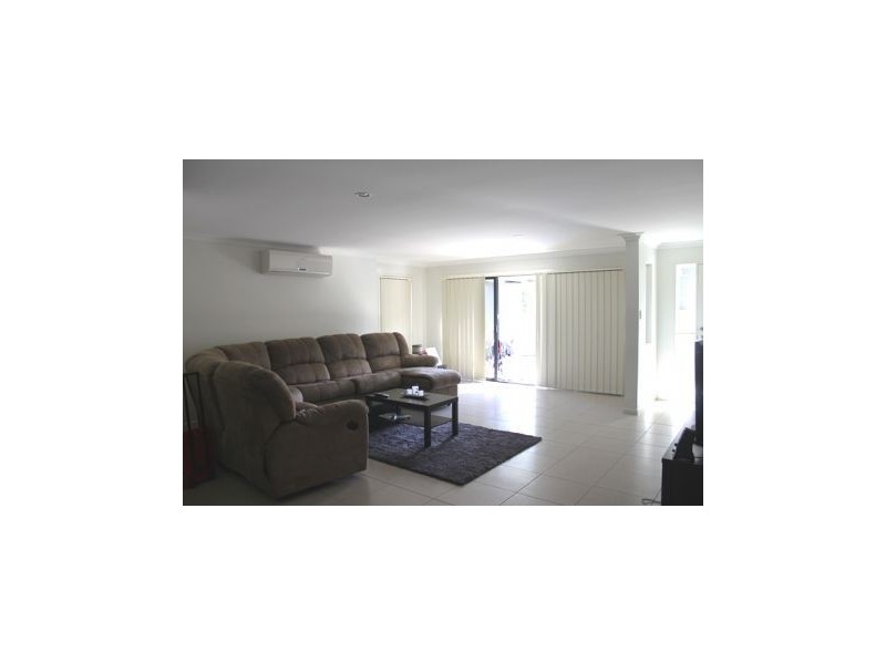 1/13 Hawkesbury Avenue, Pacific Pines QLD 4211