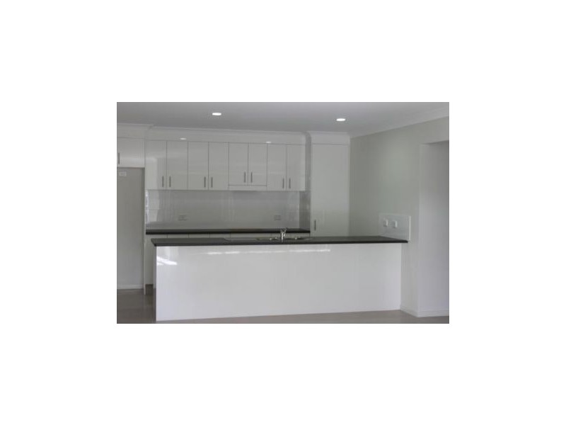 1/13 Hawkesbury Avenue, Pacific Pines QLD 4211