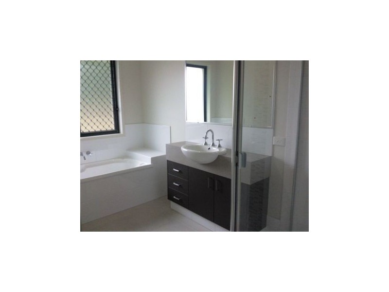 6 Mugello Drive, Oxenford QLD 4210