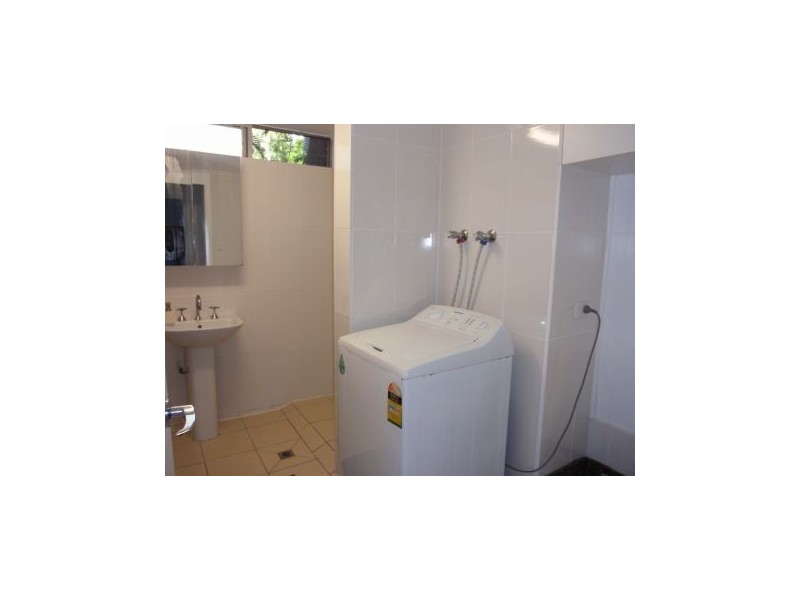 2/ 75 Old Burleigh Road, Surfers Paradise QLD 4217