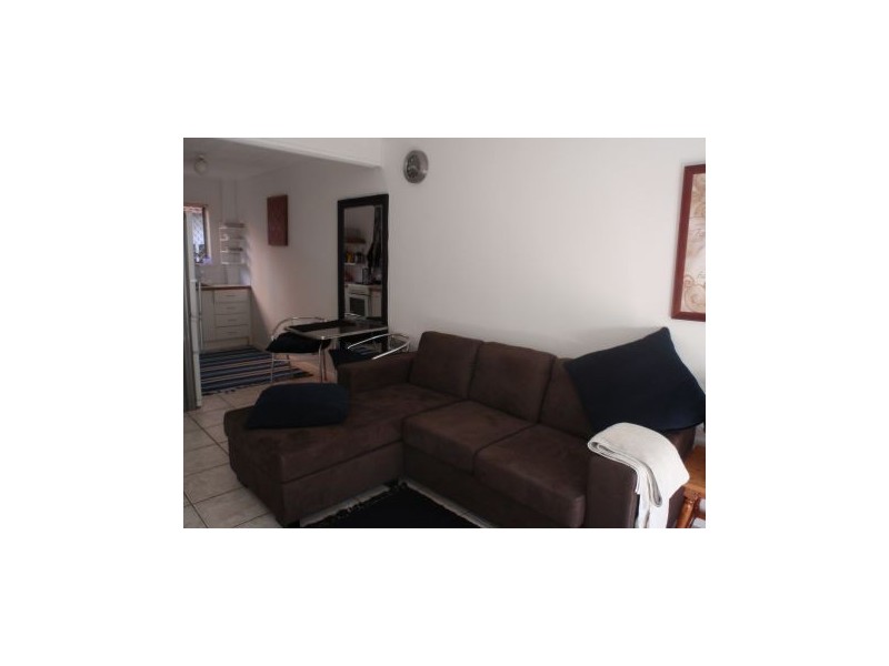 1/6 George Avenue, Broadbeach QLD 4218