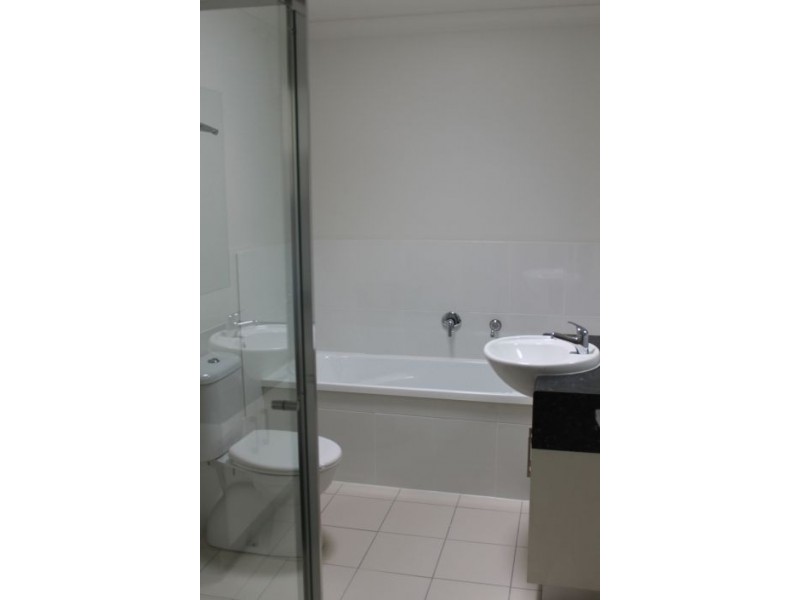 4/119 Eugaree Street, Southport QLD 4215