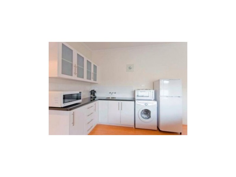 4/39 Darrambal Street, Chevron Island QLD 4217