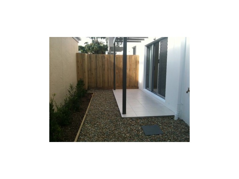 4/119 Eugaree Street, Southport QLD 4215