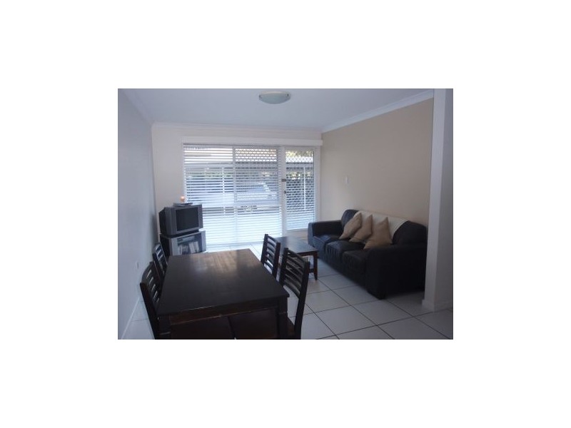 2/75 Old Burleigh Road, Surfers Paradise QLD 4217