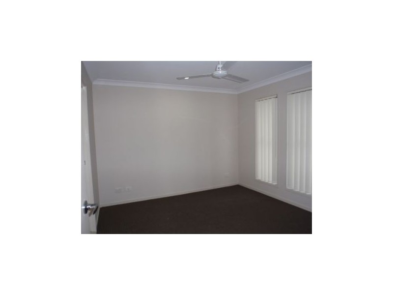 19 Hawkesbury Ave, Pacific Pines QLD 4211