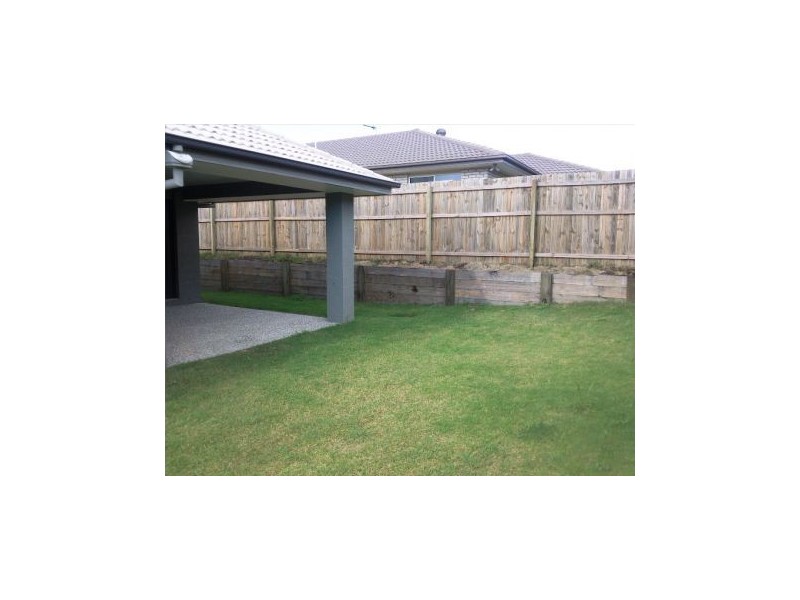 19 Hawkesbury Ave, Pacific Pines QLD 4211