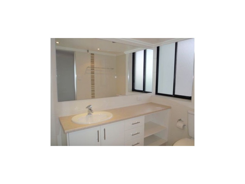 18d/4 Old Burleigh Road, Surfers Paradise QLD 4217