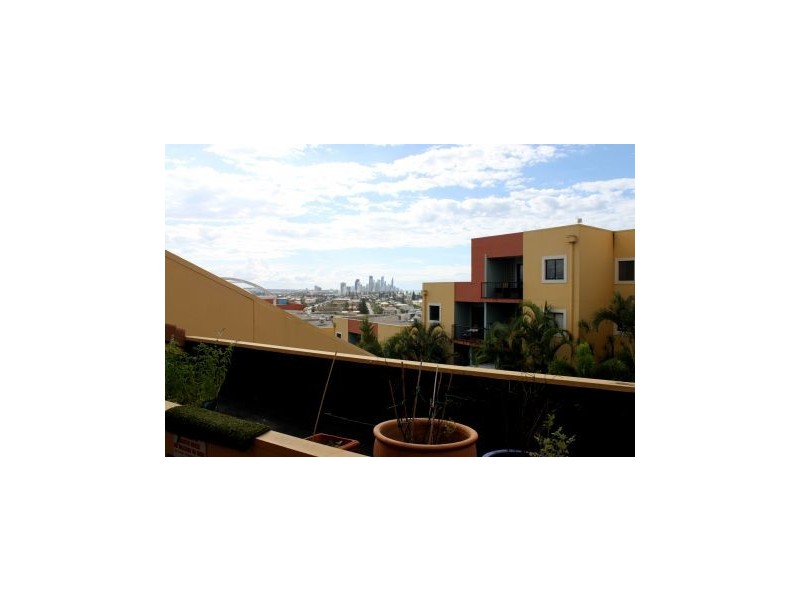 E37 “Magic Mountain” Great Hall Drive, Mermaid Beach QLD 4218