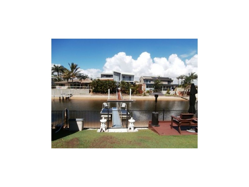12 Mexicali Court, Broadbeach Waters QLD 4218