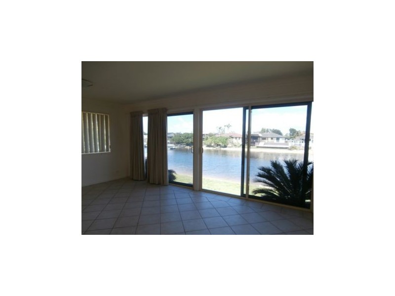 11 Gretel Drive, Mermaid Waters QLD 4218